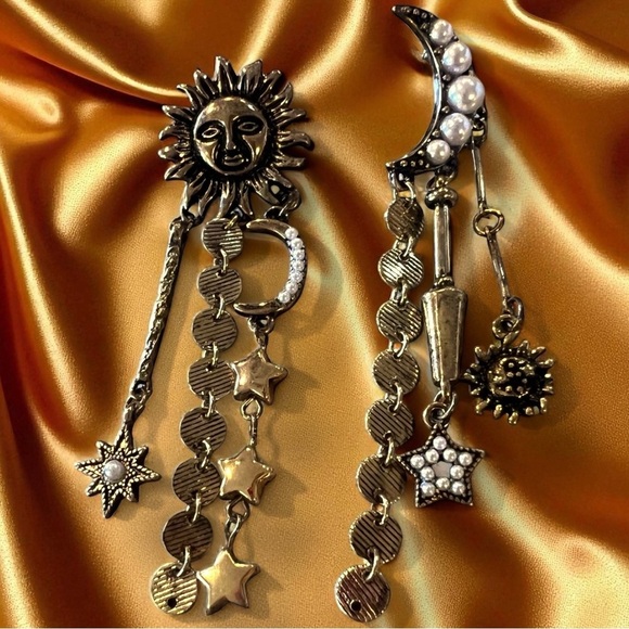 Boho Celestial Charm Earrings - Bronze and Faux Pearls Bohemian Boho Celestial - Picture 13 of 17